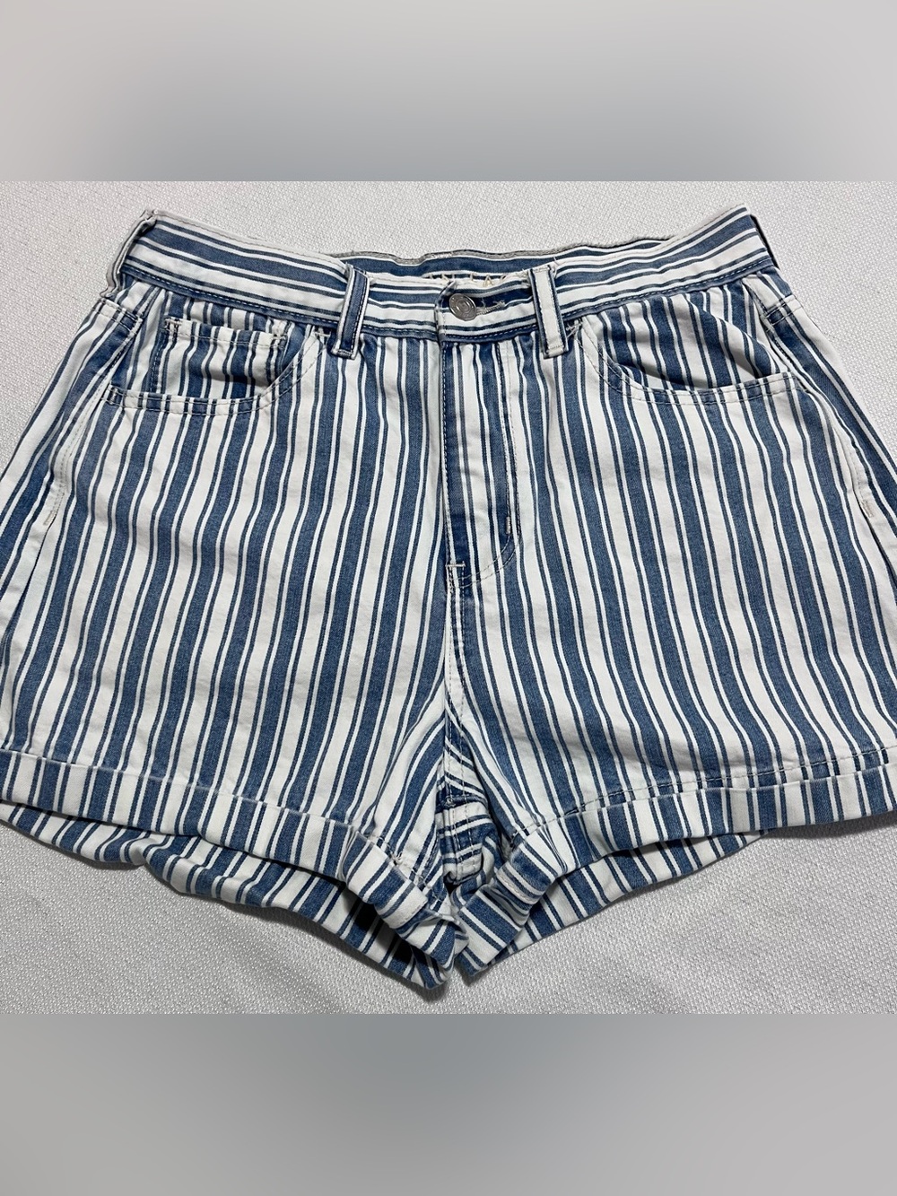 American Eagle Outfitters Blue and White Striped Women’s Shorts Size 4